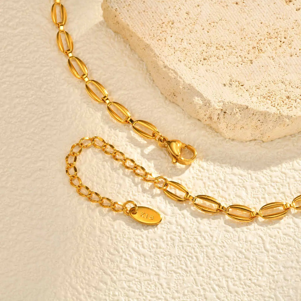 GoldenArc Elegant Link Necklace
