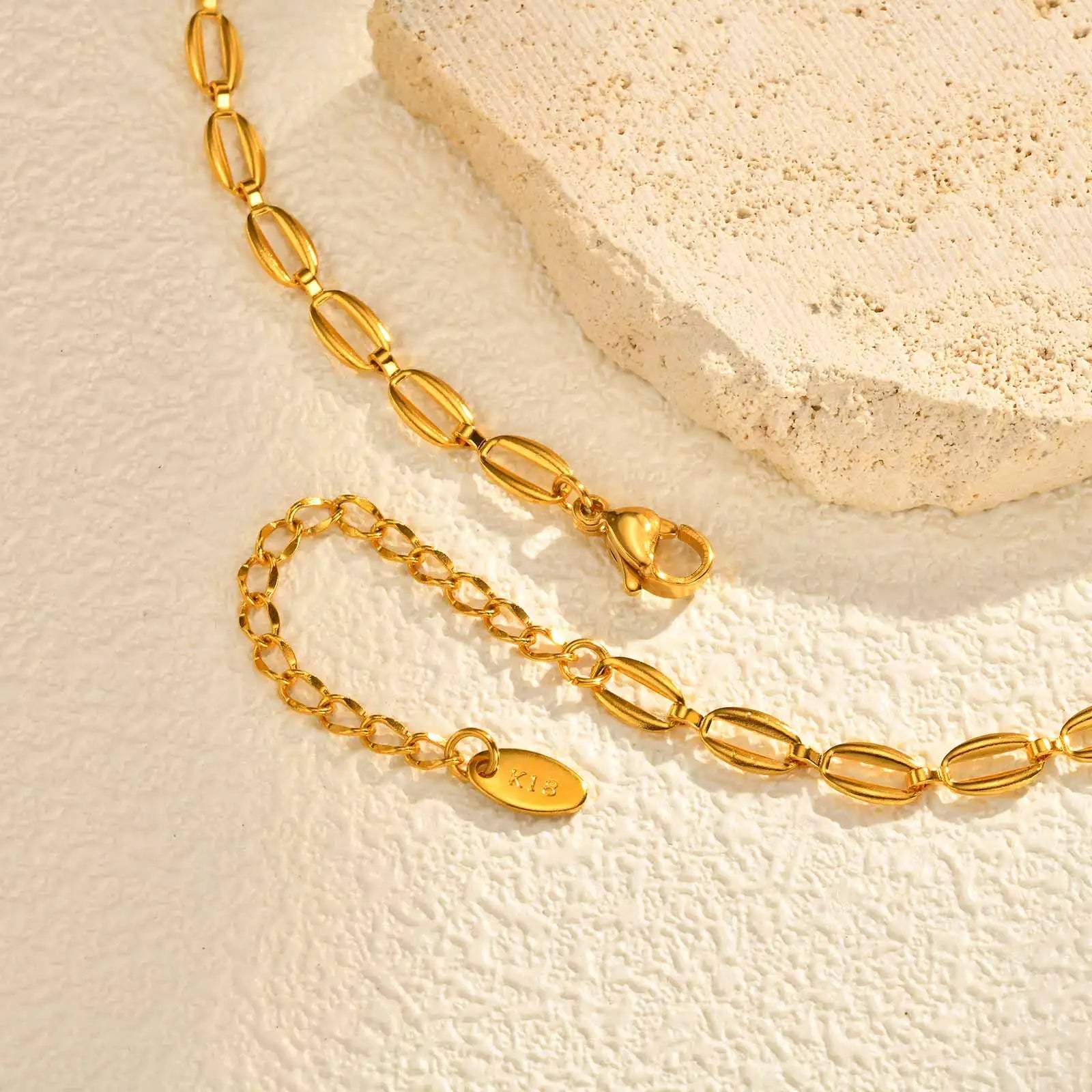 GoldenArc Elegant Link Necklace