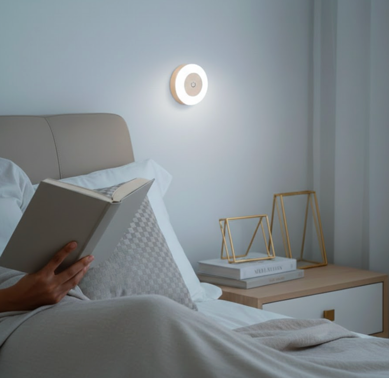 Round Night Light with a Dimmable Touch Switch