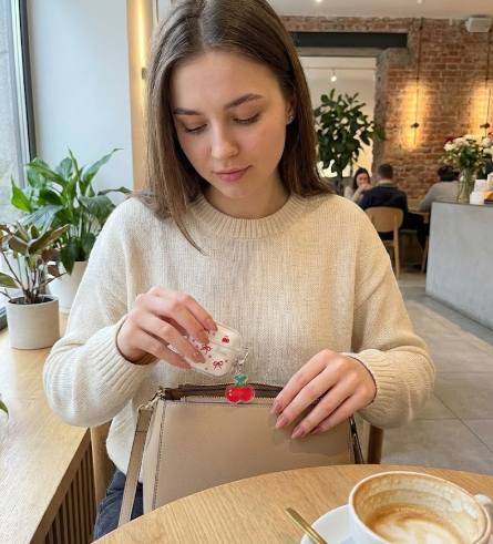 Bow/Cherry Airpod case