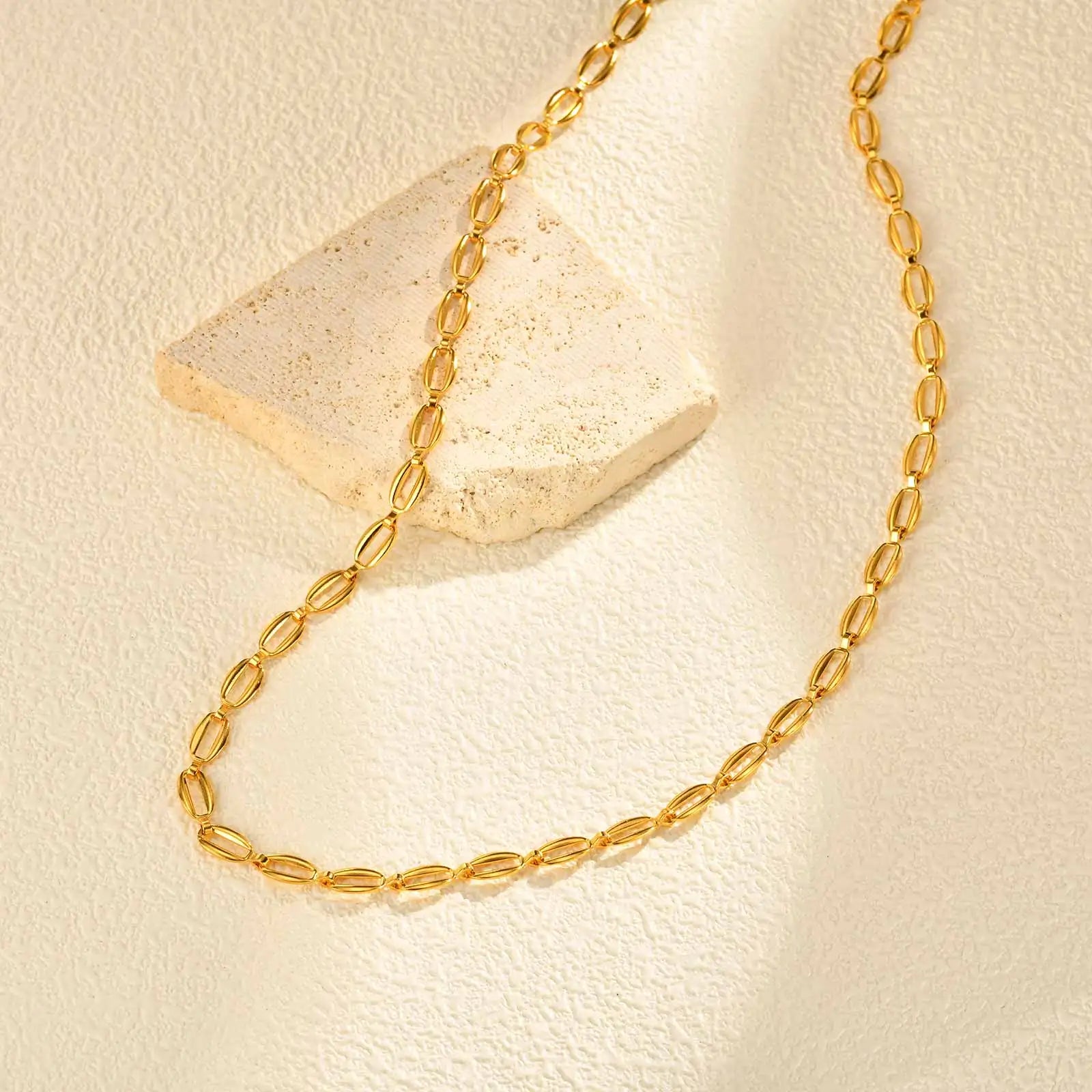 GoldenArc Elegant Link Necklace