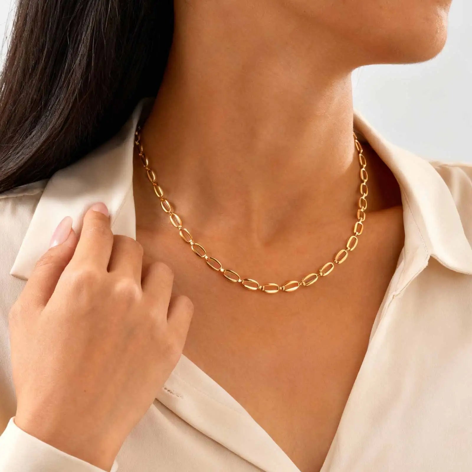 GoldenArc Elegant Link Necklace